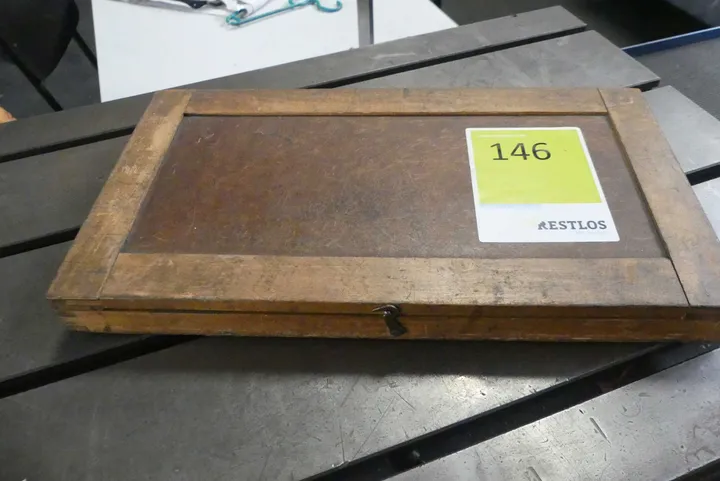 Gewindebohrer-Satz in Holzkasten